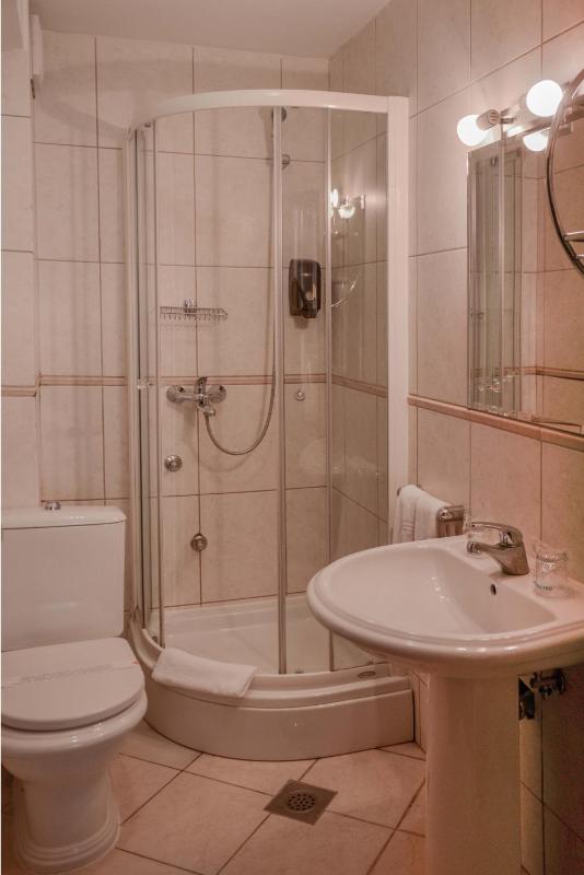 Double Room image 4