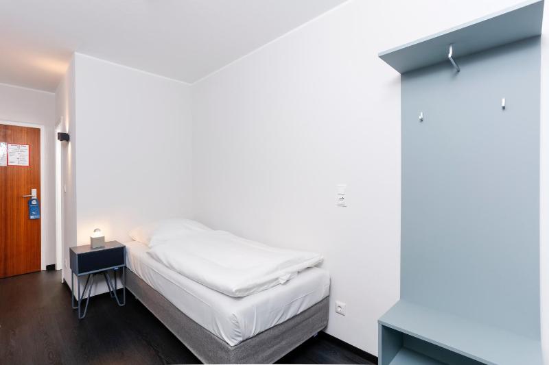 Single Room with Shower image 4