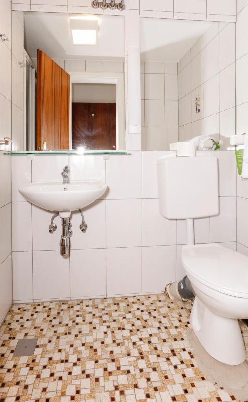 Single Room with Shower image 2