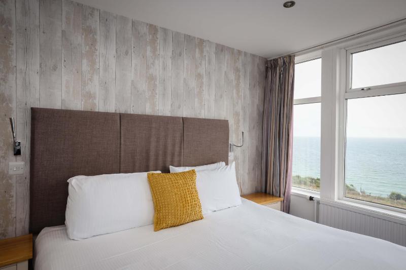 Double Room with Sea View image 4