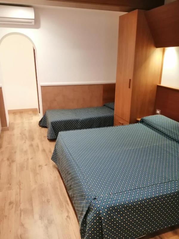 Triple Room image 2