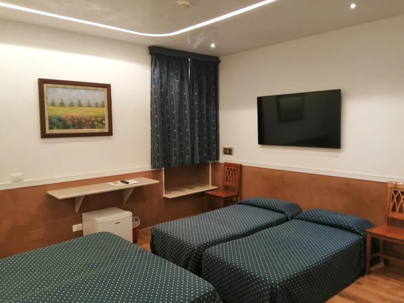 Double or Twin Room image 2