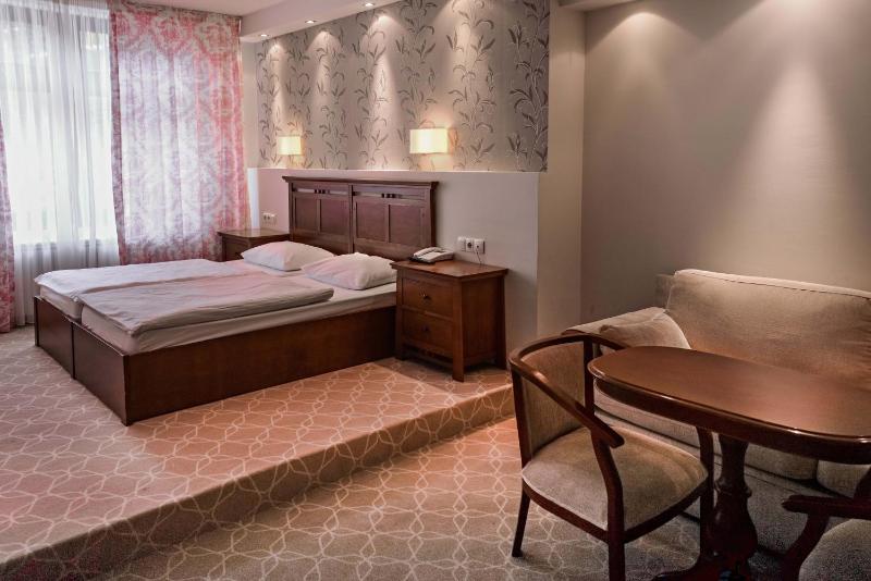 Double Room image 3
