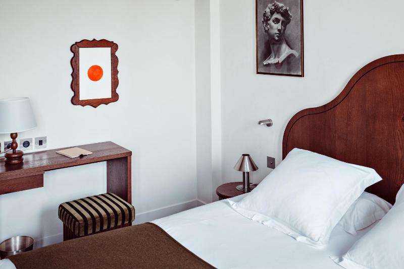 Deluxe Double Room image 2