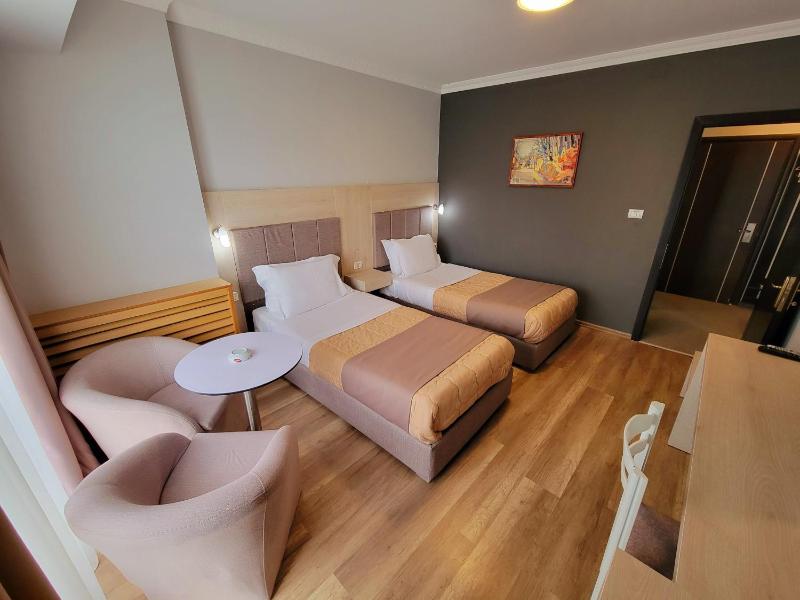 Twin Room with Balcony image 1