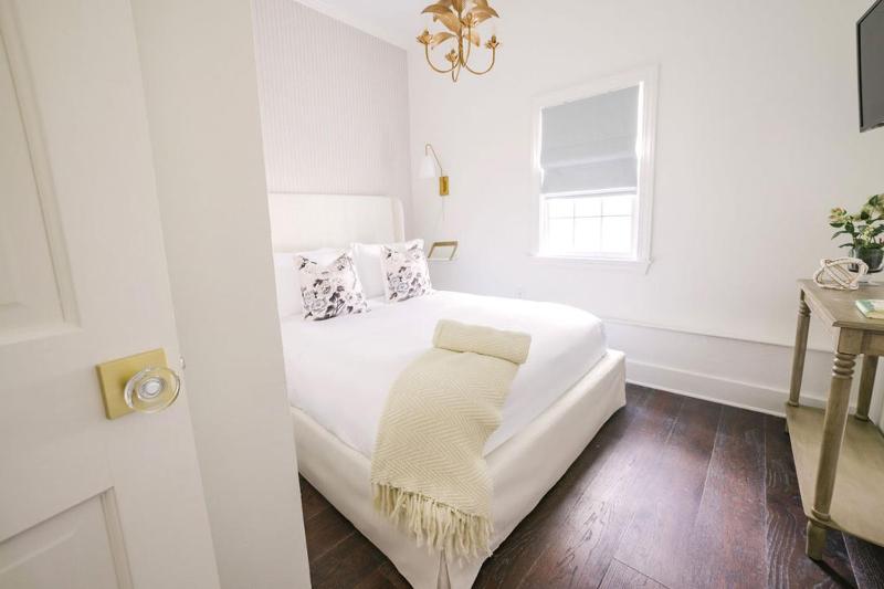 Guesthouse Charleston EAST 42 A & B - image 21