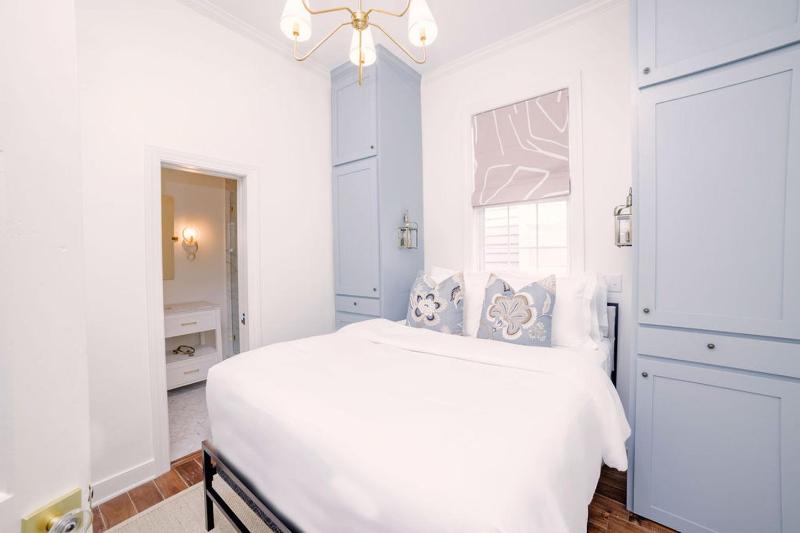 Guesthouse Charleston EAST 42 A & B - image 14