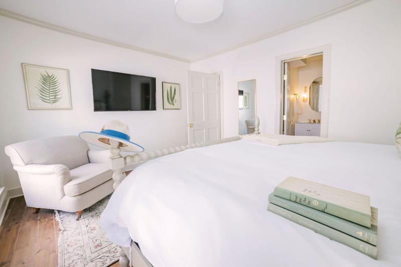 Guesthouse Charleston EAST 42 A & B - image 6