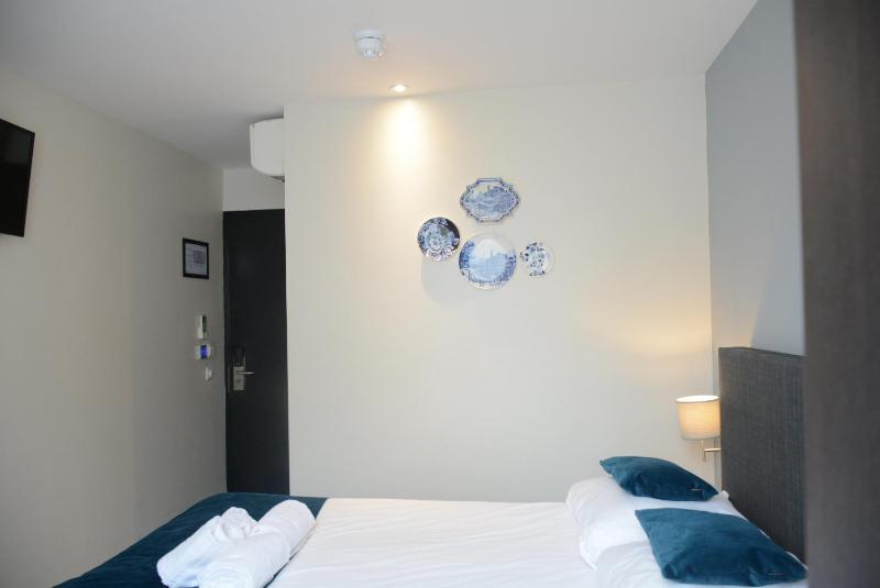 Small Double Room with Canal View image 3