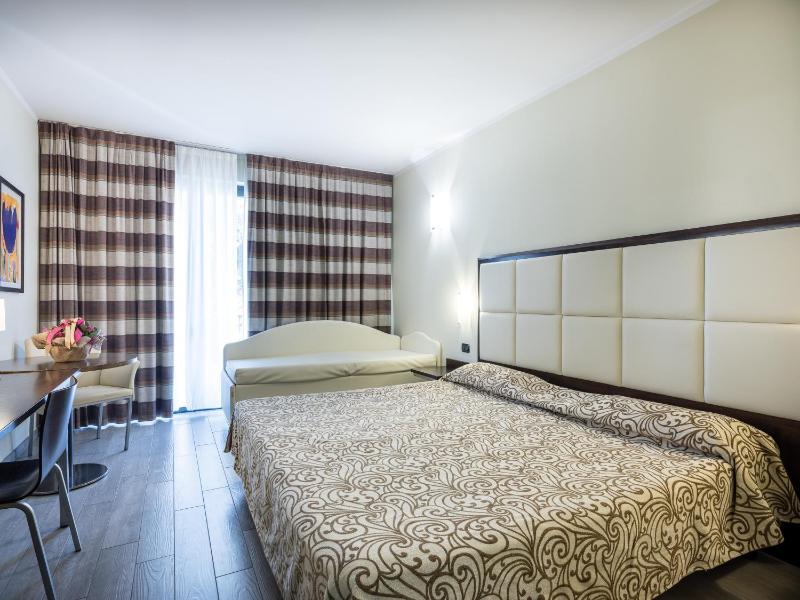 Economy Triple Room image 1