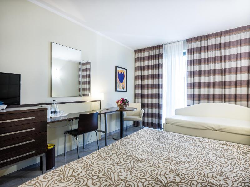 Economy Double or Twin Room image 2