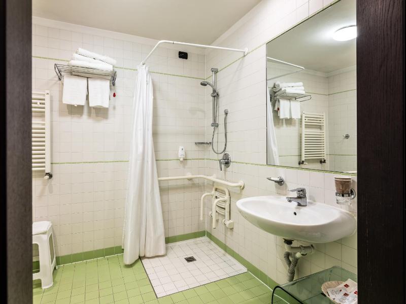 Economy Double or Twin Room image 4