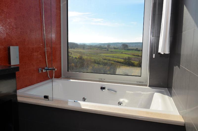 Superior Double Room with Spa Bath image 4