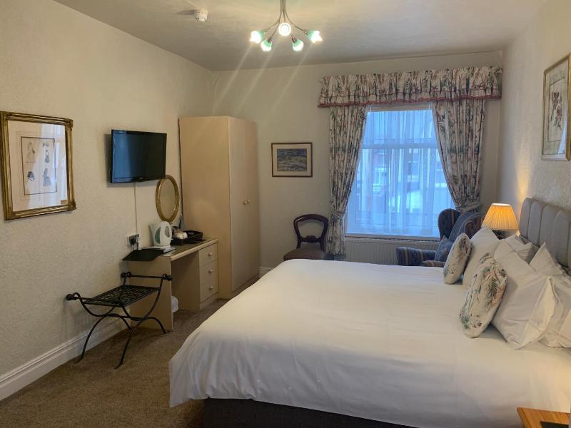 Superior King Room image 4