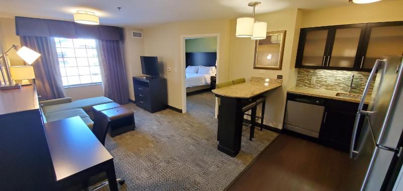 One-Bedroom King Suite image 3