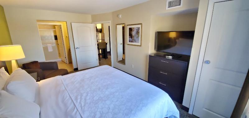 One-Bedroom King Suite image 3