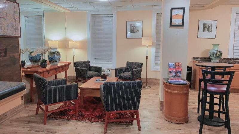 District Hotel - image 14