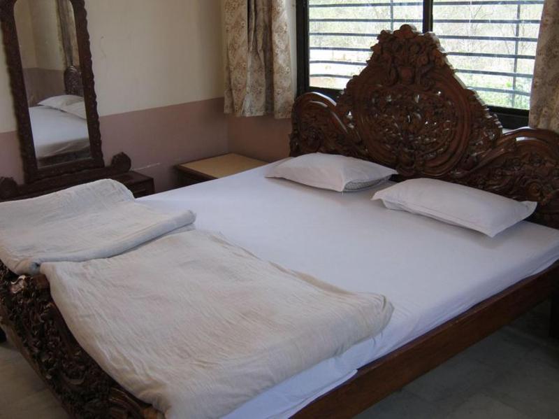 Deluxe Double Bed Room with Fan image 2