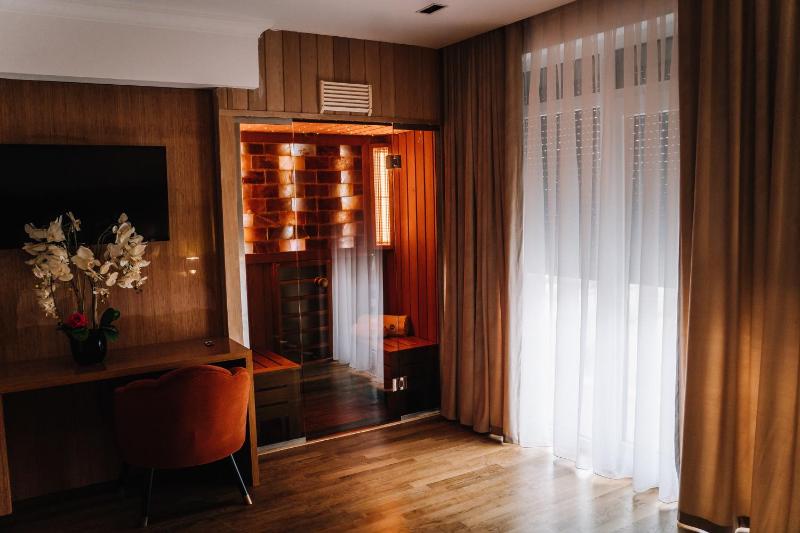 Hotel Glory - image 8