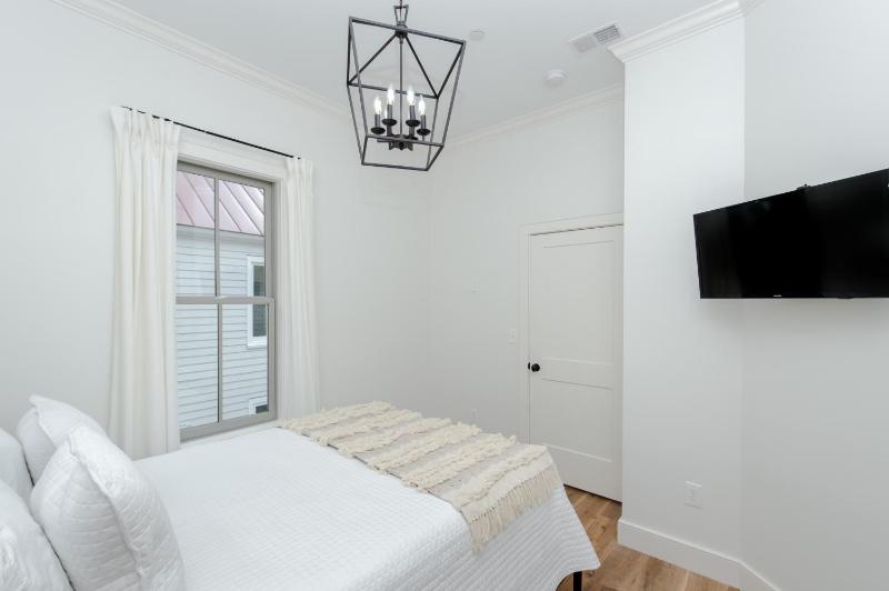 Guesthouse Charleston WEST 242 B - image 6