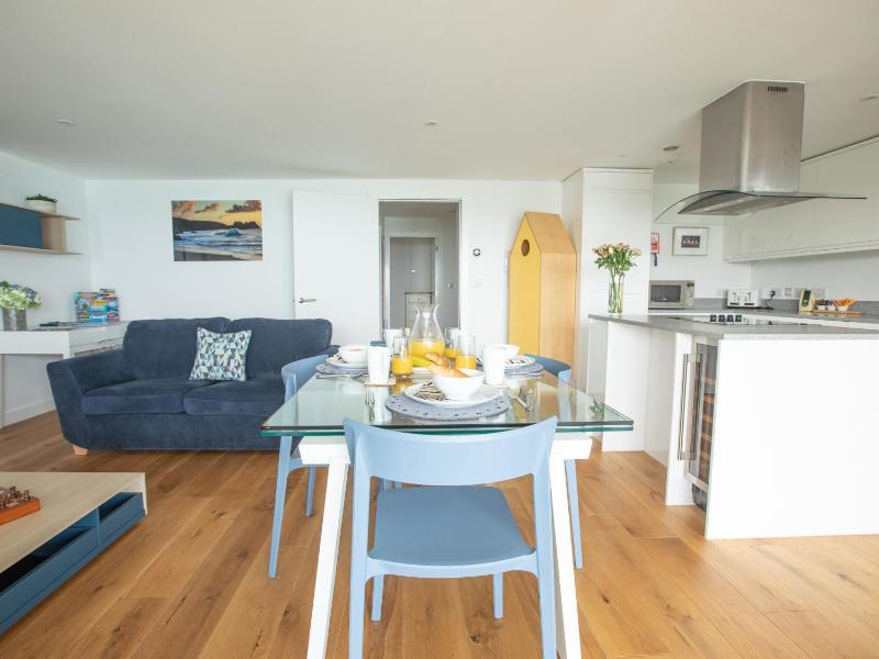 Onshore 6 - Newquay Towan Beach View - image 11