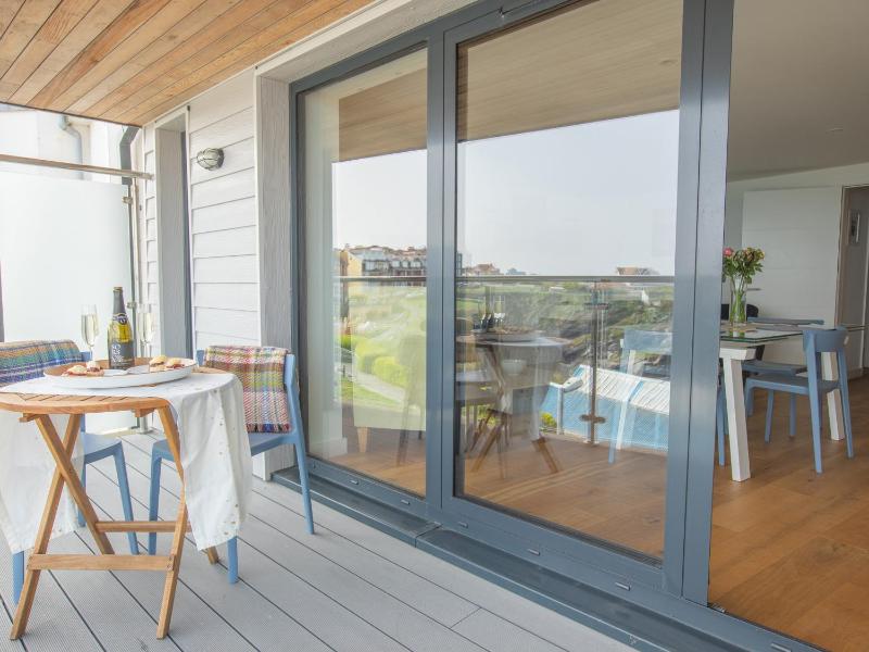 Onshore 6 - Newquay Towan Beach View - image 10