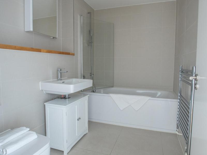 Onshore 6 - Newquay Towan Beach View - image 2