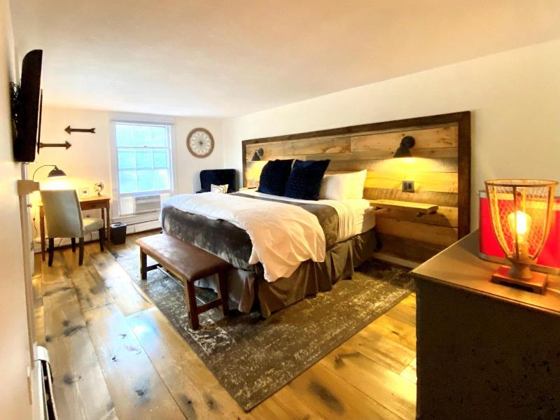 Superior King Suite image 1