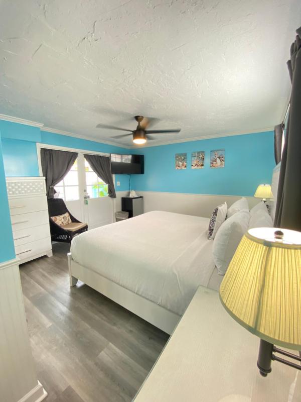 The Palms Hotel - image 11