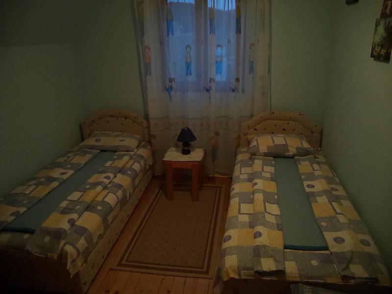 Twin Room image 4