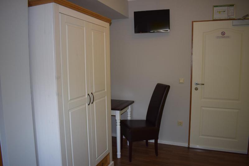 Single Room image 4