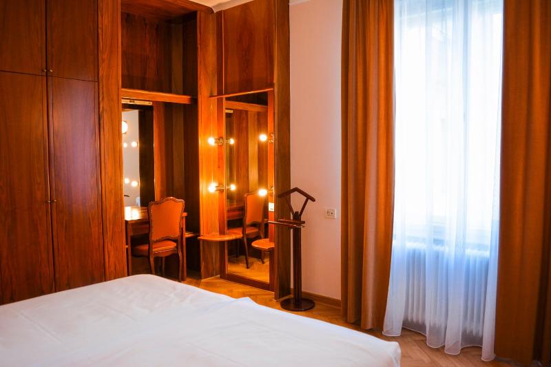 Suite with Lake View image 4