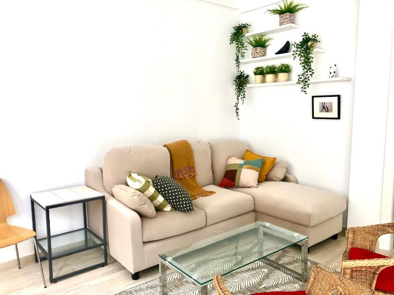 FOODIES LOCATION. SURF. NETFLIX . 3 BDR - image 25