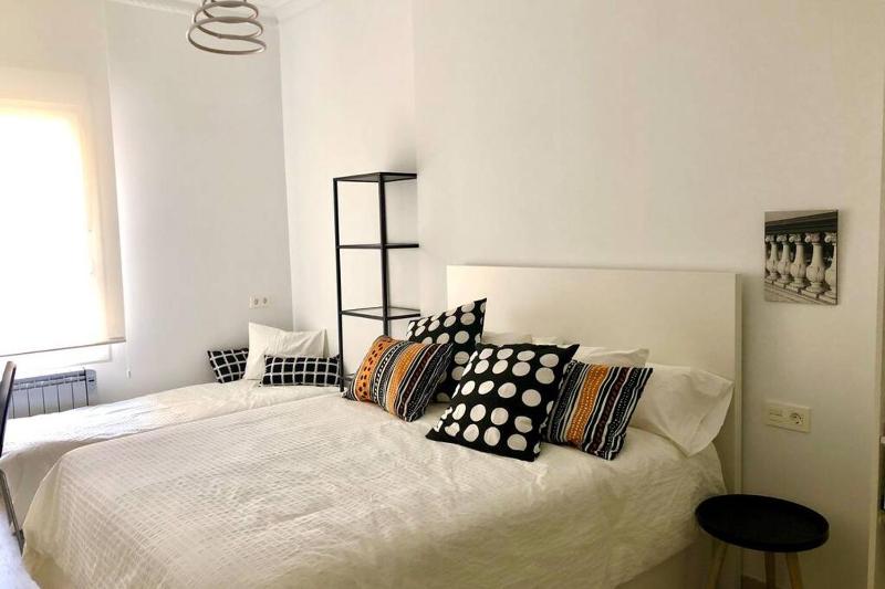 FOODIES LOCATION. SURF. NETFLIX . 3 BDR - image 23