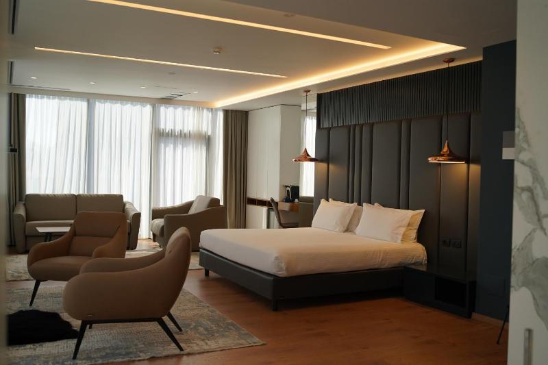 Executive Suite image 1
