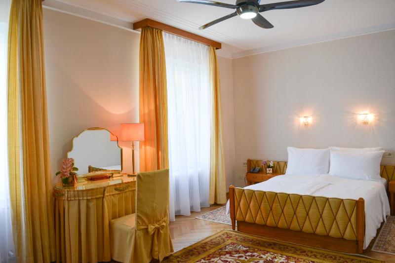 Suite with Lake View image 2