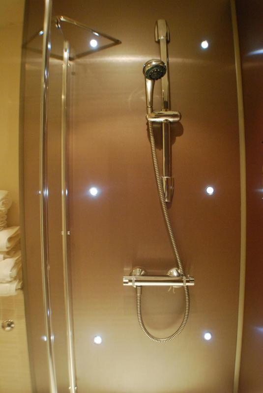 Family Room image 2