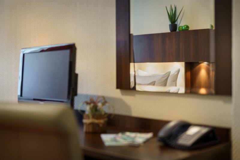 Standard Double or Twin Room image 4