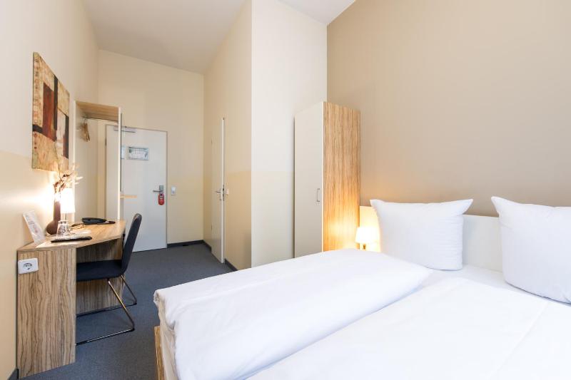 Standard Double Room image 4