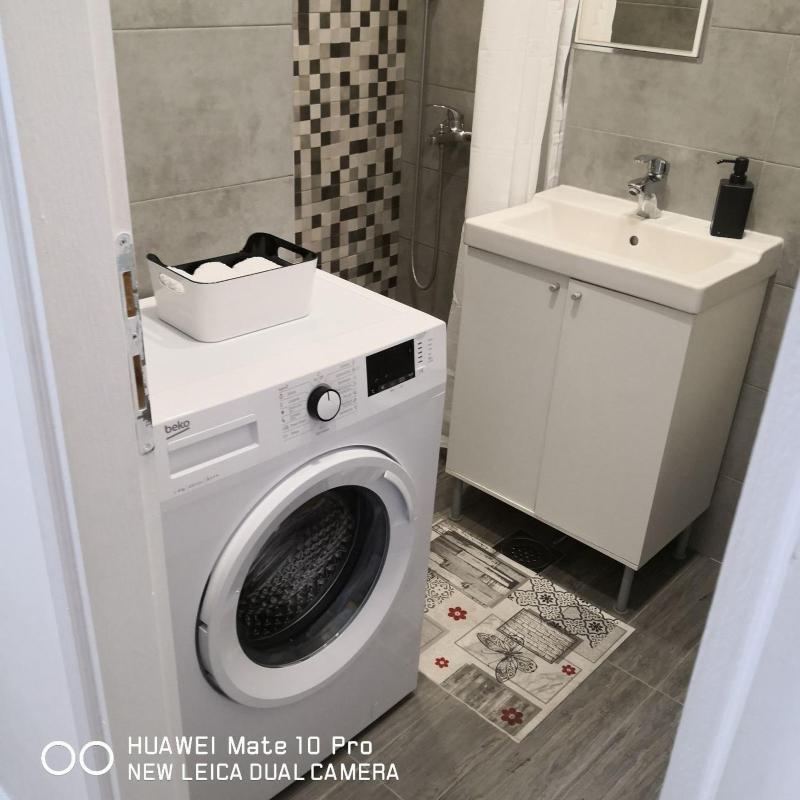 Bibi's apartment - image 8