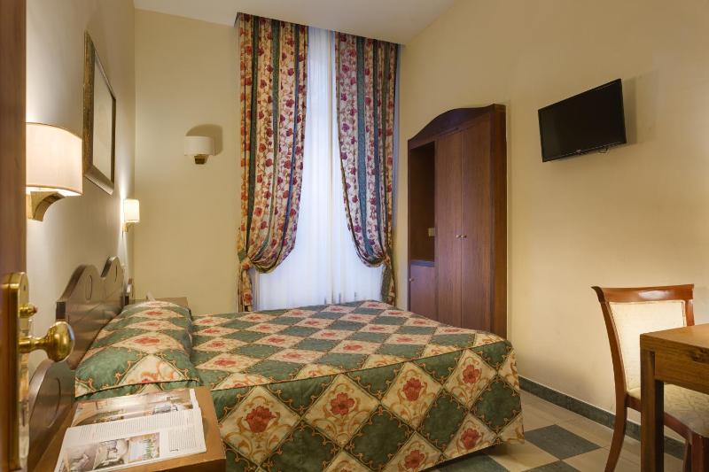 Small Double or Twin Room image 4