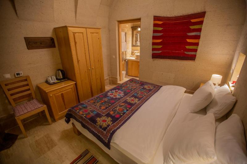Standard King Room image 4