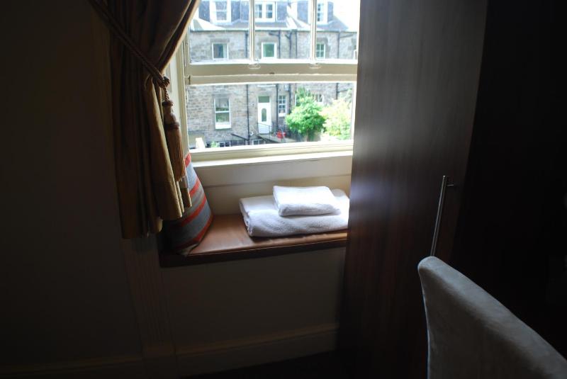 Single Room image 4