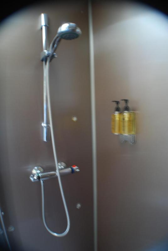 Single Room image 2