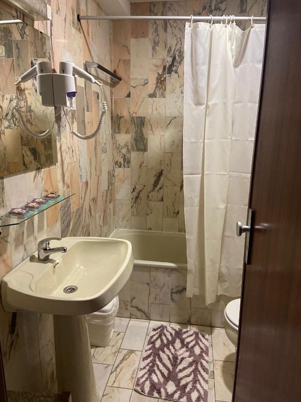 One-Bedroom Apartment (4 Adults) image 3