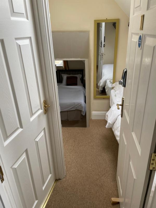 Deluxe Family Room image 3