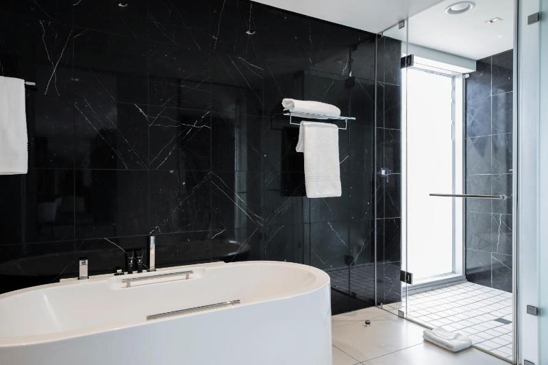 Executive Suite image 4