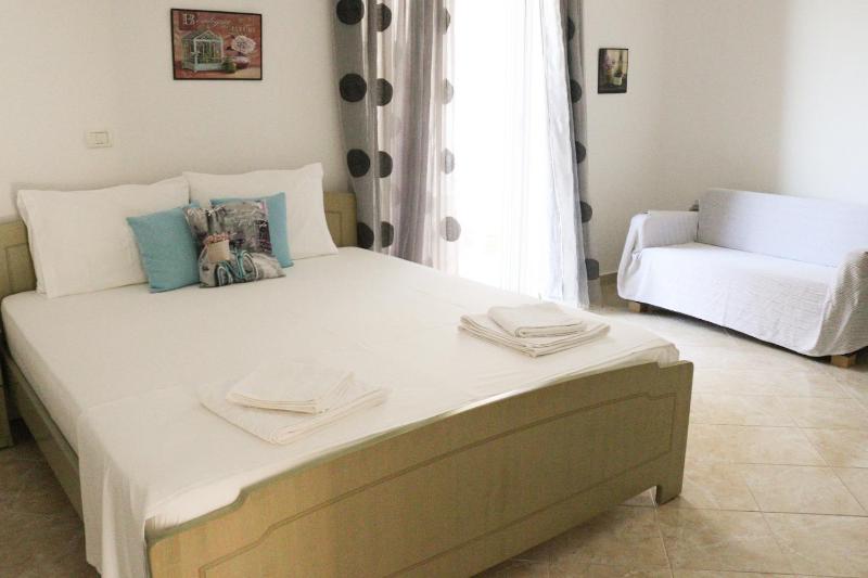 Double Room with Balcony and Sea View image 2