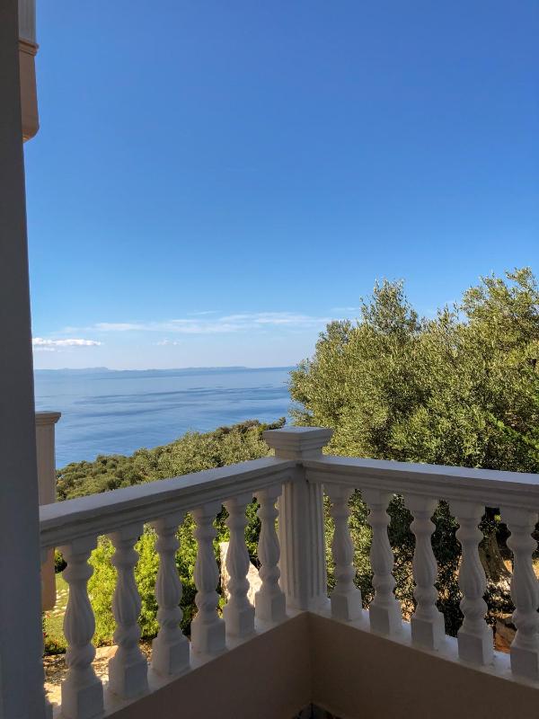Double Room with Balcony and Sea View image 1