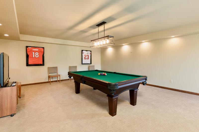 Six-Bedroom House image 4